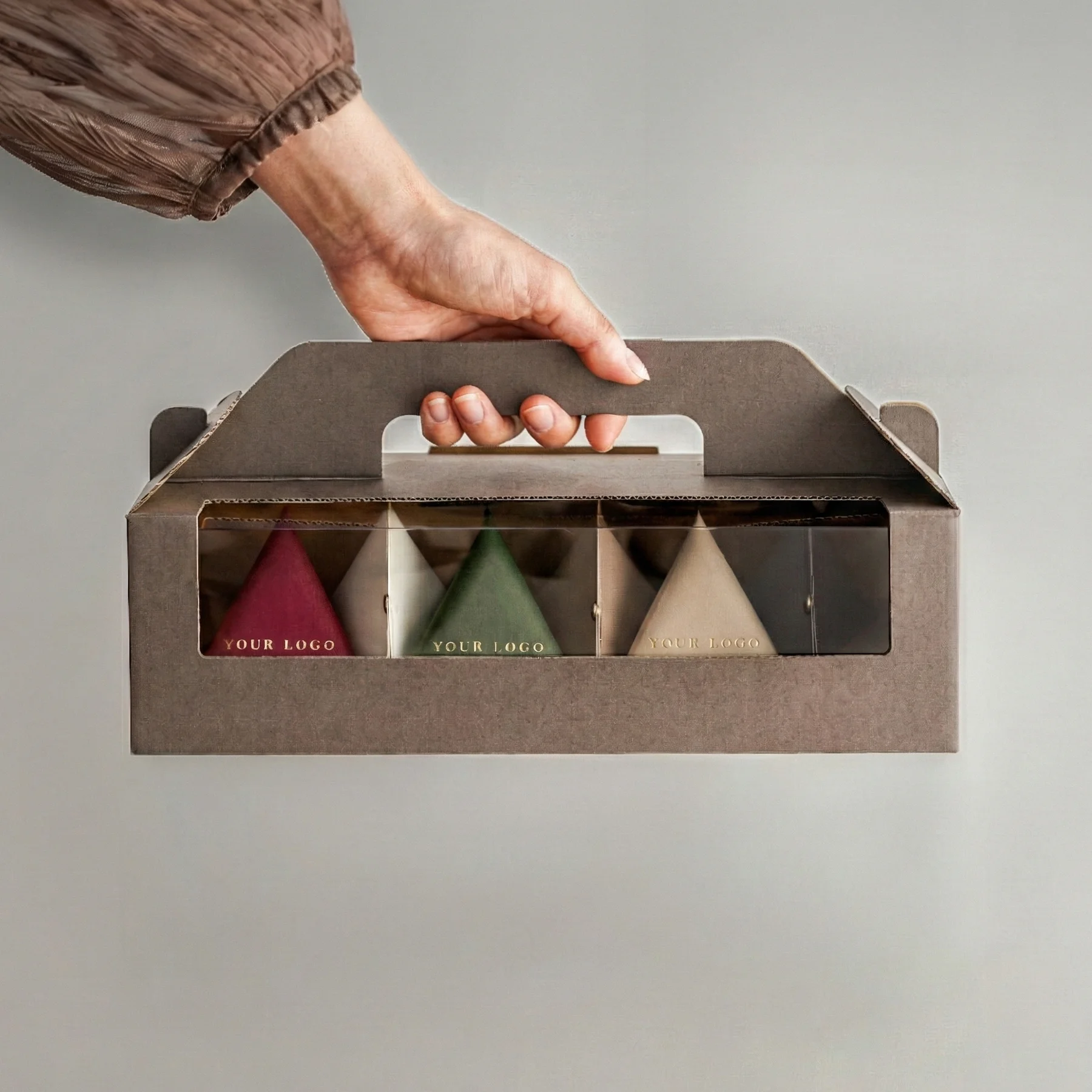 ギフトボックス手持ち画像