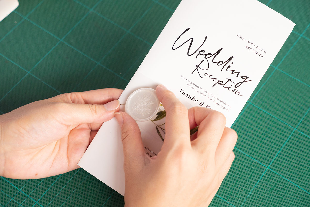 三つ折り席次表の作り方 結婚式から店舗イベントまで おしゃれな素材やアイデア満載の手作り応援サイト 三つ折り席次表の作り方 結婚式から店舗イベントまで おしゃれな素材やアイデア満載の手作り応援サイト